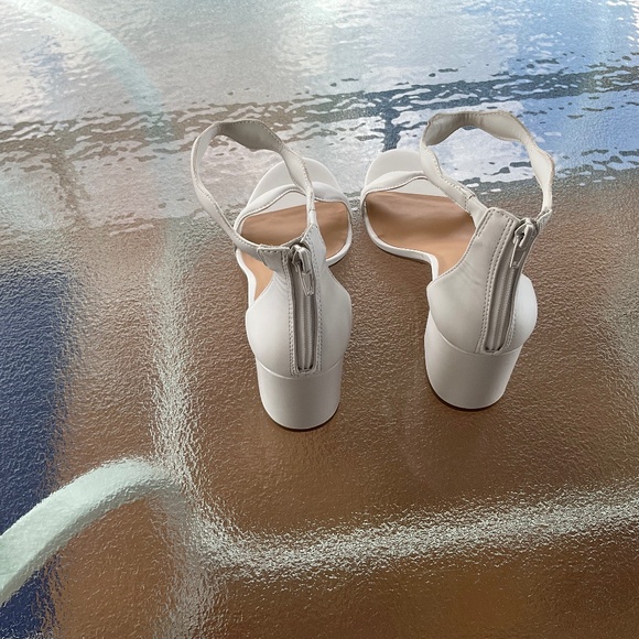 Sandals by I.N.C. White with Ankle strap NWT Size 11M - Picture 2 of 4